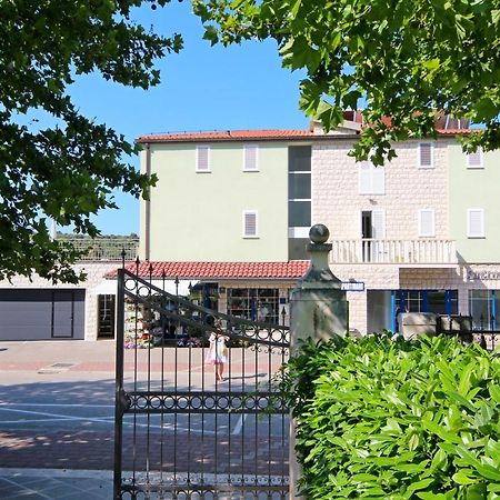 Apartment Vucic Макарска Экстерьер фото
