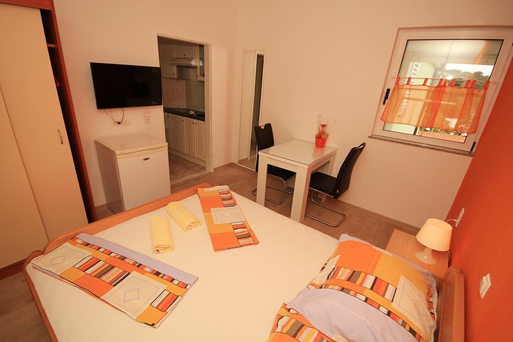 Apartment Vucic Макарска Экстерьер фото
